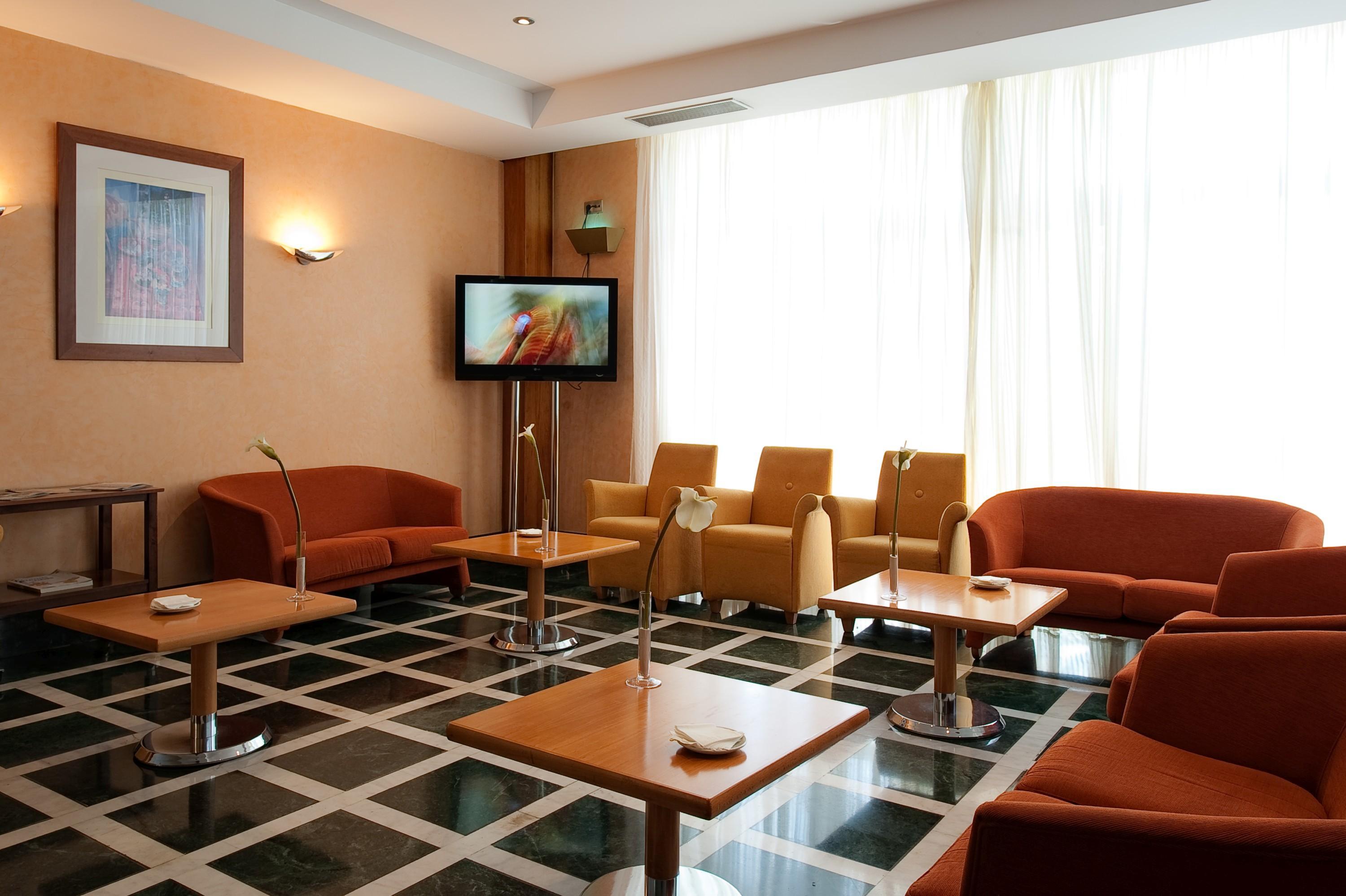 Elba Aeropuerto Business & Convention Hotel 4*