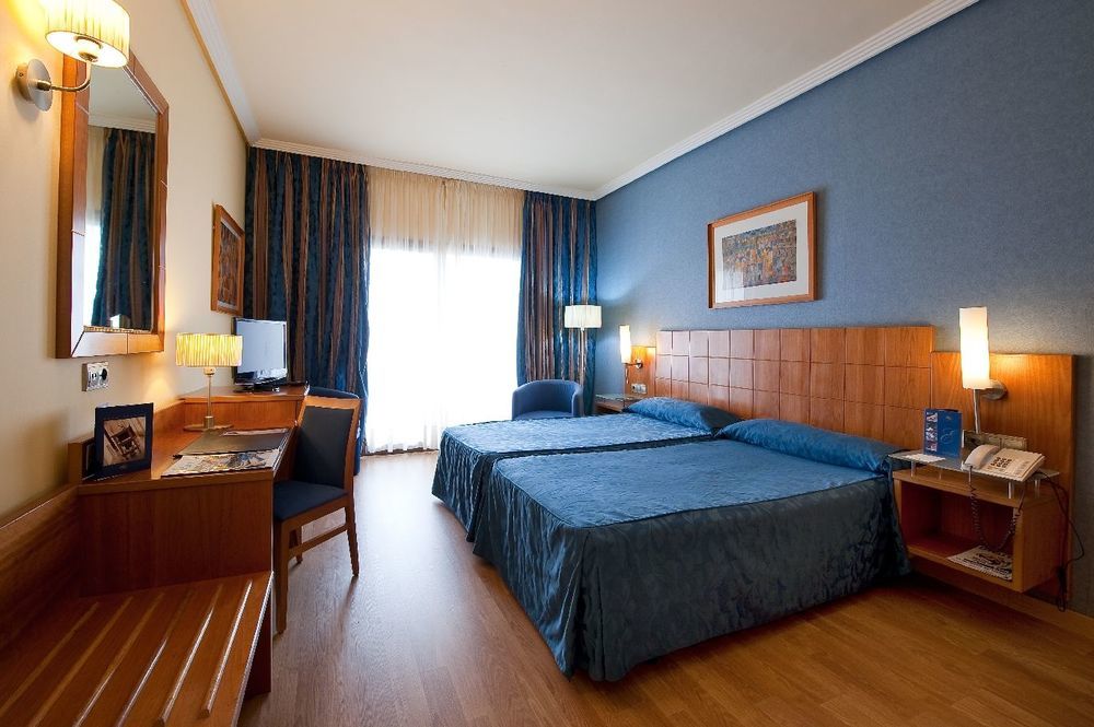 Hotel Elba Aeropuerto Business & Convention 4*